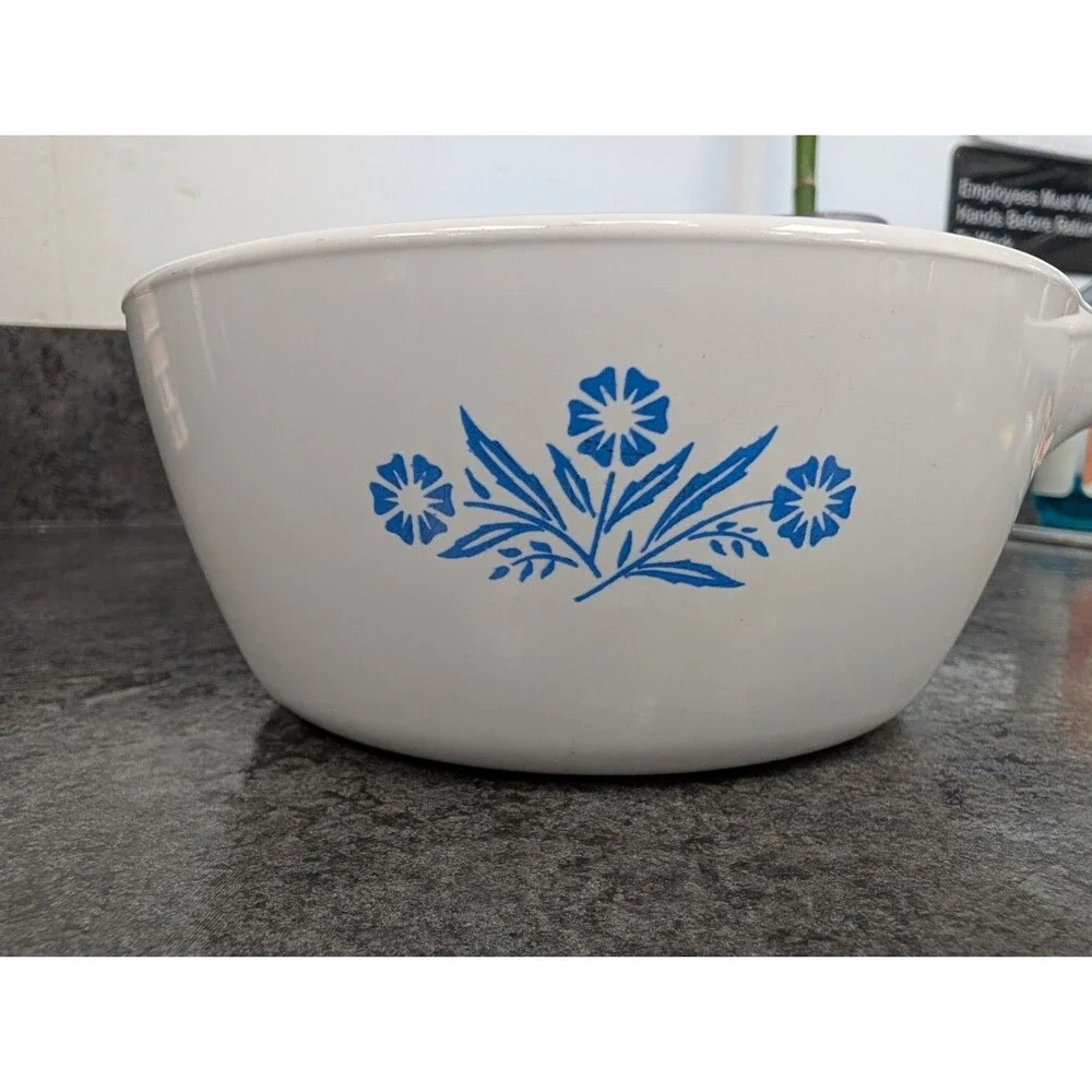 Corning Ware Blue Cornflower 1.5 Pint Sauce Pan Pot P-82-B It Has A Lid!
